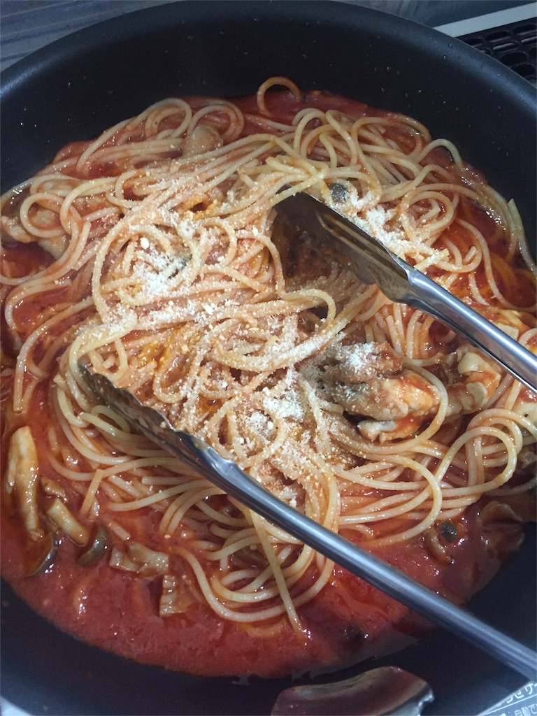 おっさんでも簡単にできる料理 アヒージョの残りにトマトのパッサータを加えてパスタを作る アラフォー男性のそこそこ節約貯金投資日記