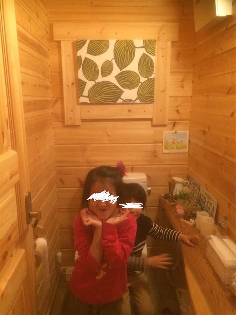 丘の上のログハウスに暮らす