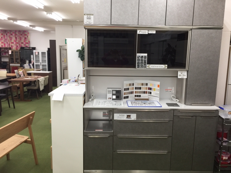 綾野の新作 プロージット 展示してます 新井家具店本館のスタッフブログ