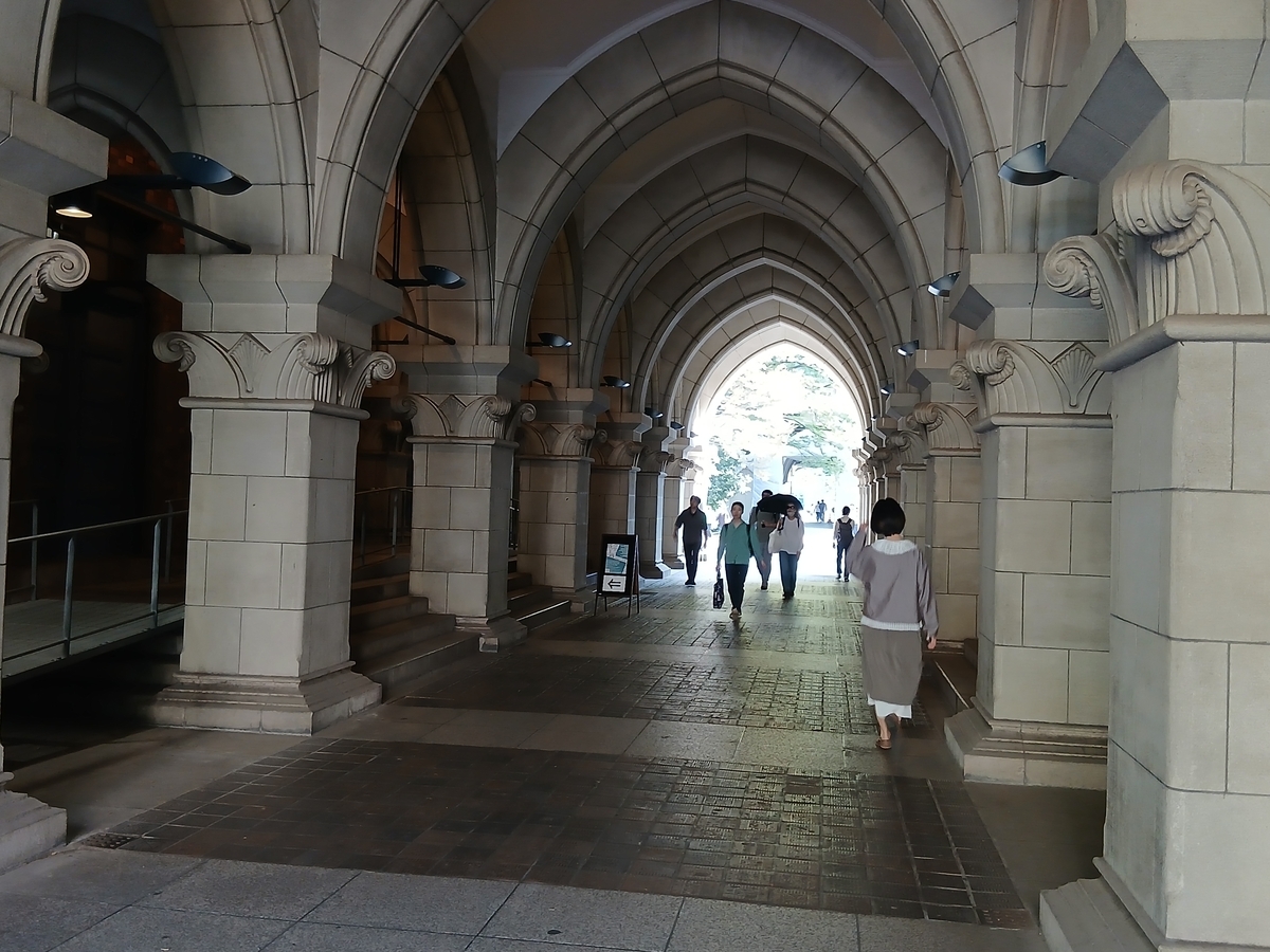 東京大学工学部の裏口から、 - 荒川三歩