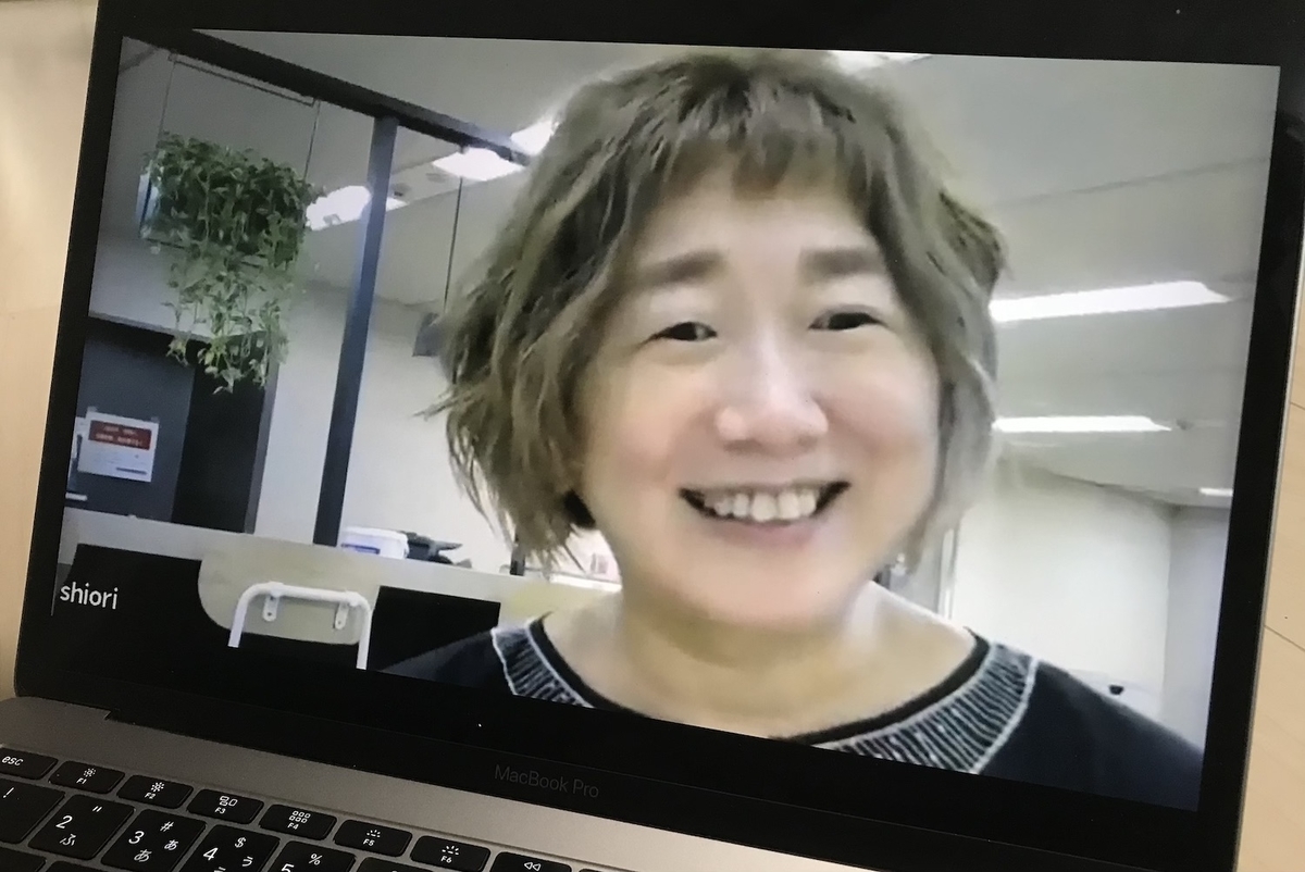 オンラインで取材に応える朝日新聞ソーシャルエディター、田中志織氏