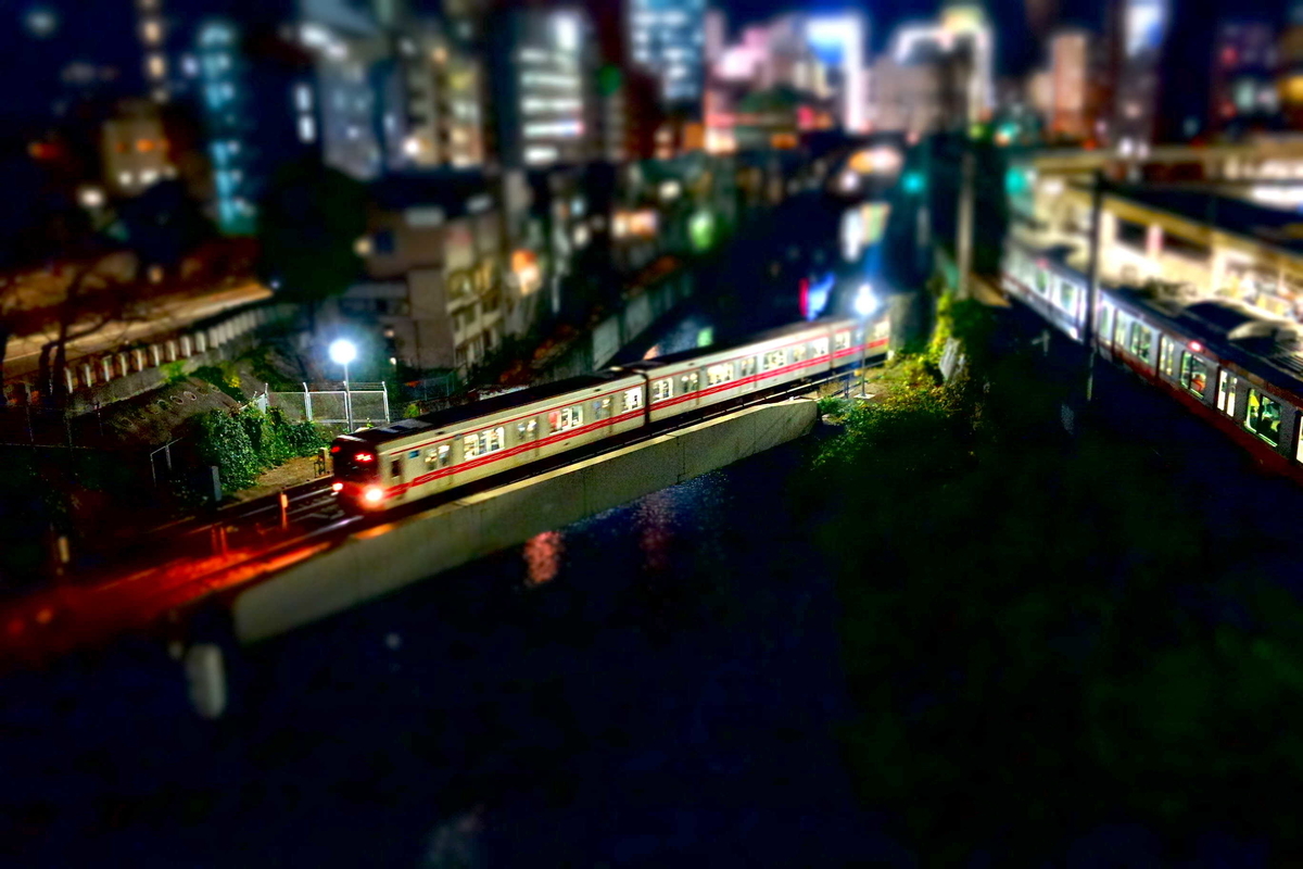 ミニチュア風写真『聖橋からJR御茶ノ水駅～東京メトロ丸ノ内線