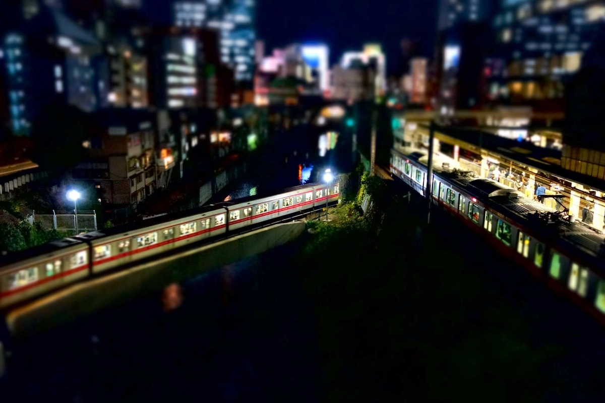 ミニチュア風写真『聖橋からJR御茶ノ水駅～東京メトロ丸ノ内線