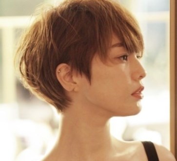 ショートヘアに小ぶりピアス とりあえず おーけー