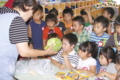 サマースクール夕食準備（秋田県秋田市の楽しい幼稚園　新屋幼稚園）