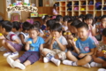 トウモロコシ試食中（秋田県秋田市の楽しい幼稚園　新屋幼稚園）食育