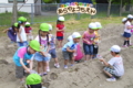 サツマイモ水やり（秋田県秋田市の楽しい幼稚園　新屋幼稚園）