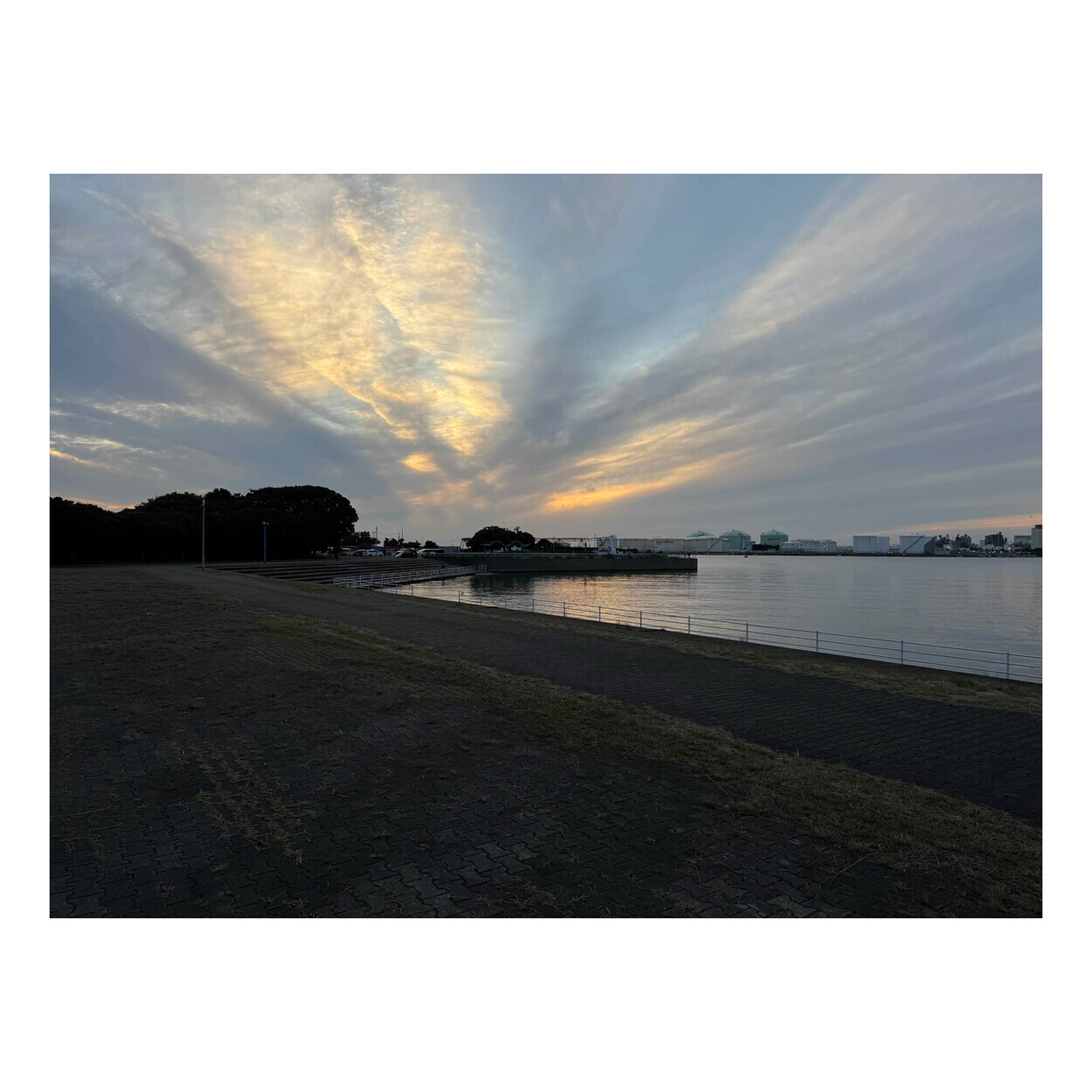 バルナックライカDIIIとElmar 5cm f3.5にモノクロフィルムで 仁戸名