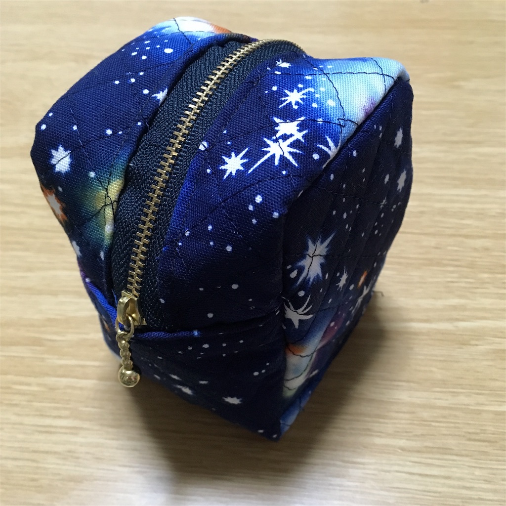 宇宙柄キルトでポーチ 手製のなにがし
