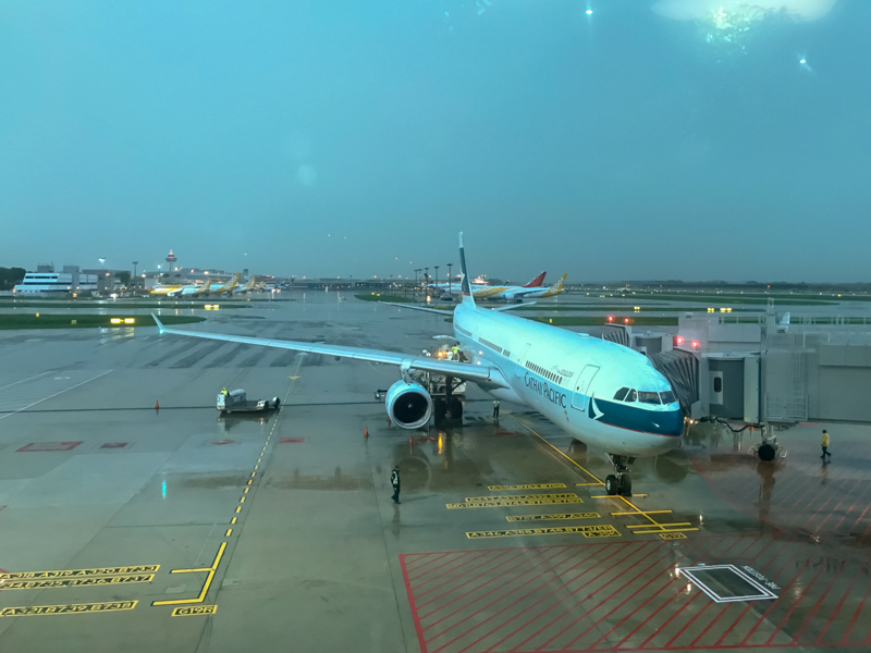 CX710 SIN→HKG Economy ChangiT4はひたすらに新しい - Calling at...