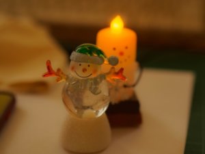 冬雪だるまとローソク