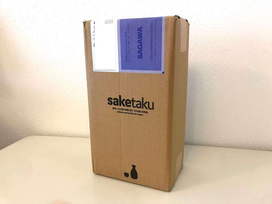 サケタク届いた状態ダンボール
