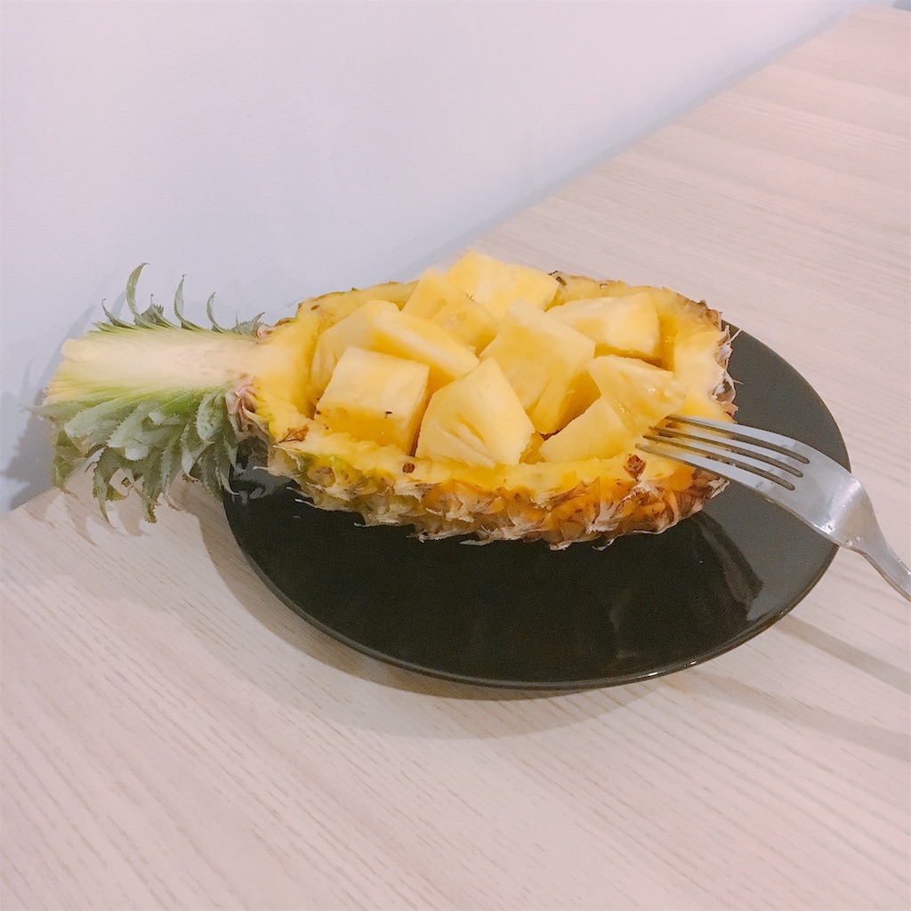 f:id:aroundranai:20191207011340j:image バンコクにあるエアビーで予約できる快適ノマド向けマンションのプール