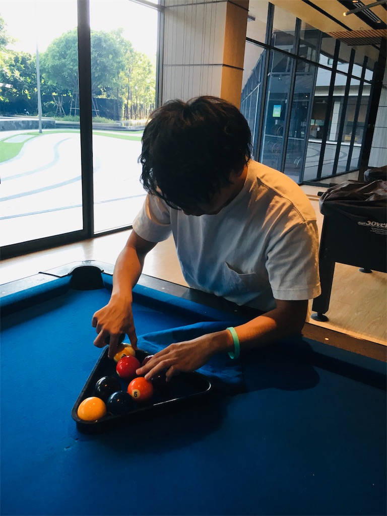 f:id:aroundranai:20191207011436j:image バンコクにあるエアビーで予約できる快適ノマド向けマンションのプール