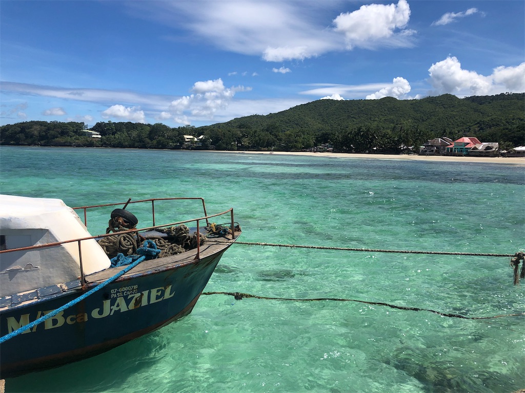 f:id:aroundranai:20200203004553j:image シキホール島No1のリゾートホテルのスイートから眺める絶景の海