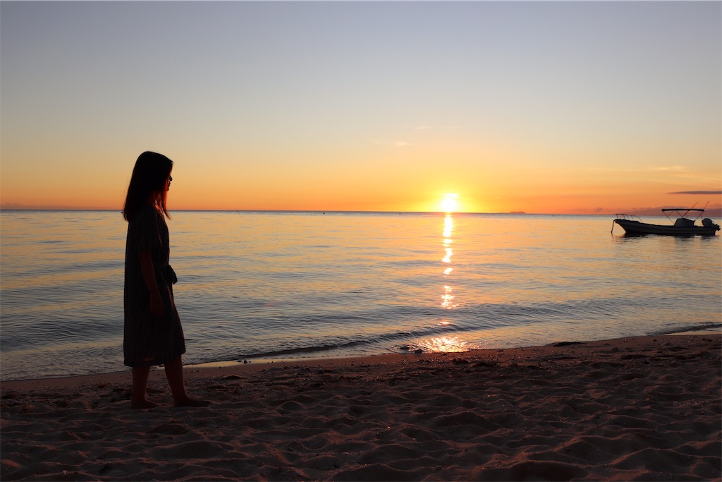 f:id:aroundranai:20200215091129j:image シキホール島No1のリゾートホテルのスイートから眺める絶景の海