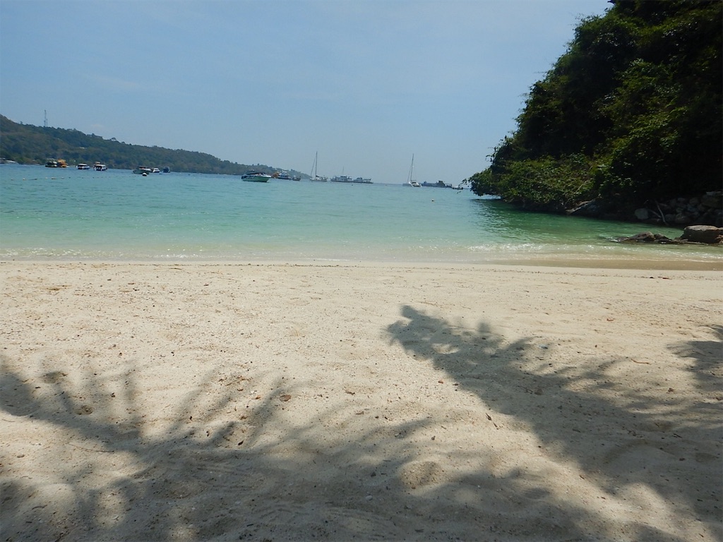 f:id:aroundranai:20200315193758j:image プーケットピピ島のシュノーケリング写真” width=