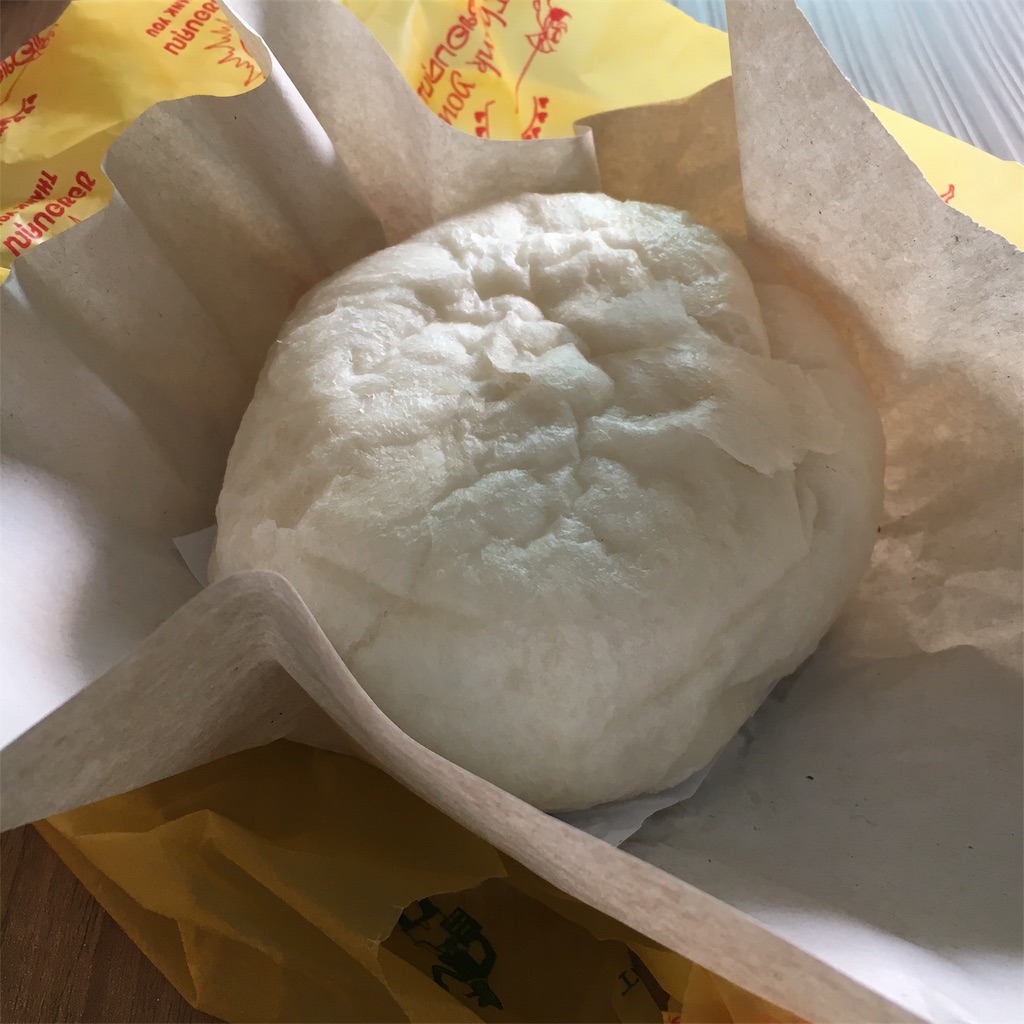 f:id:aroundranai:20200321103237j:image ”プーケットのコスパ最強屋台でご飯を食べる画像"