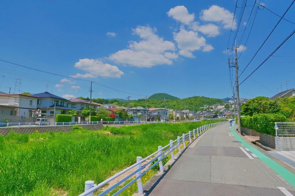 Gimp 風景写真をアニメ風イラストに加工 G Mic Retinex 彩度up 晴歩雨描 Gimp 風景写真をアニメ風イラストに加工 G Mic Retinex 彩度up 晴歩雨描