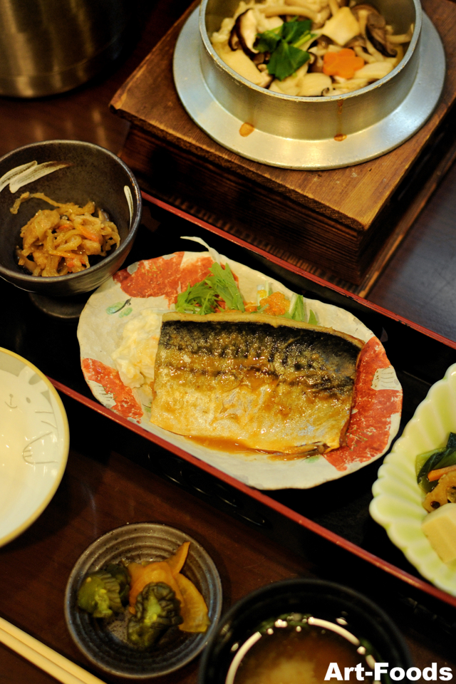 釜飯のランチ-鯖の味噌煮つき_120918