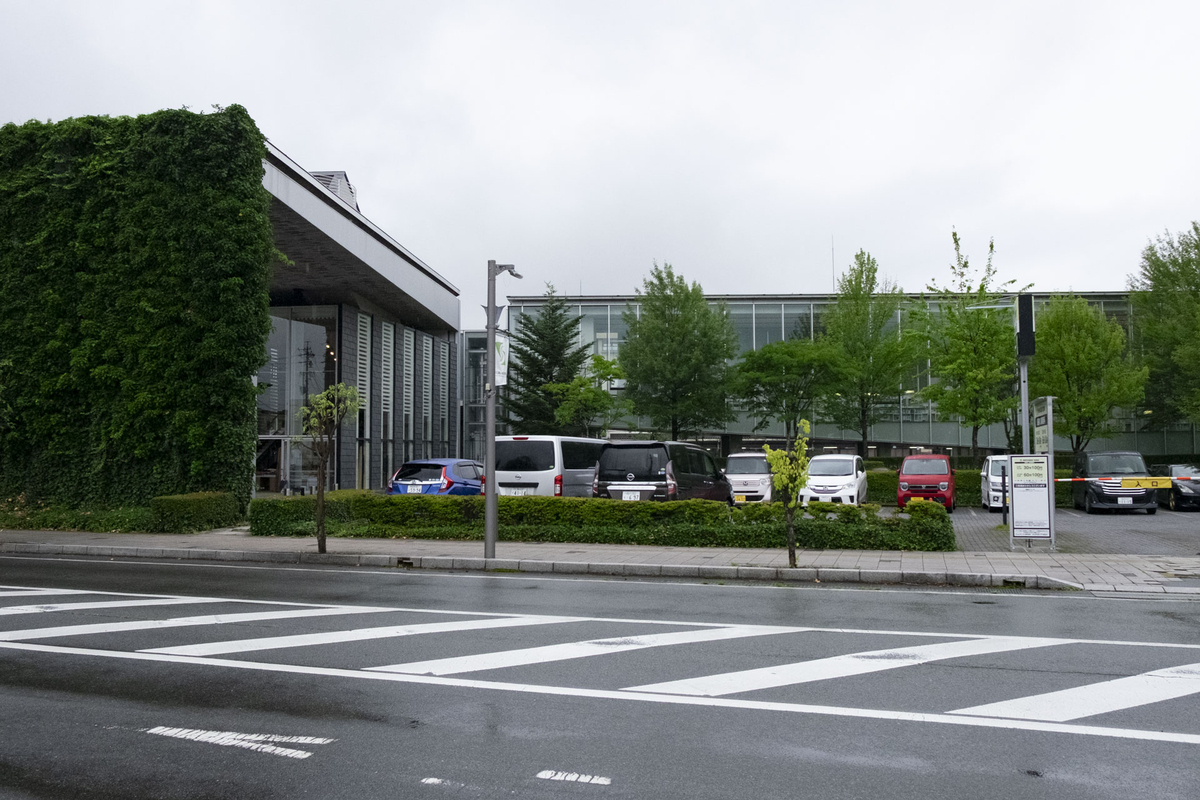 茅野市民館、東側からの外観