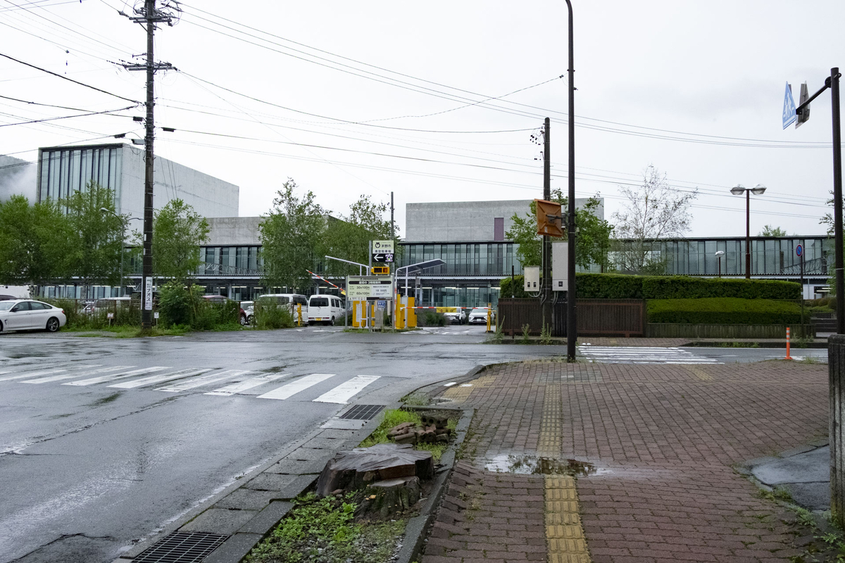 茅野市民館、西側からの外観