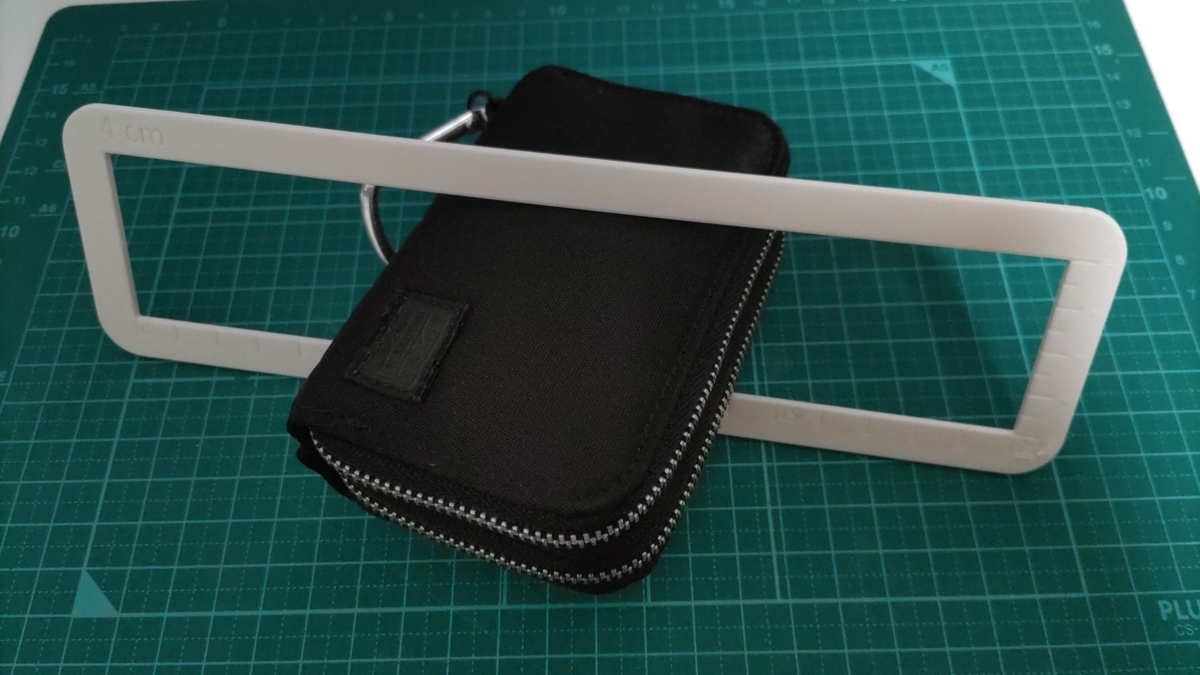 ゆうパケットポスト発送用シール用に4 cmの厚さ測定定規を3Dプリントし