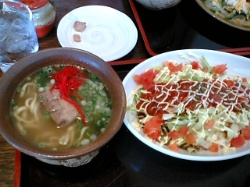 タコライスとそーきそば