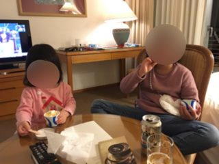 部屋にて