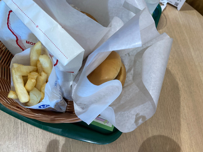 ハンバーガーとポテト、モスチキン