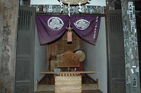 03冬の間「山の神」を祀る祠