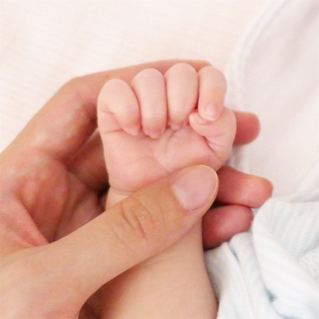 【育児日記】新生児のおててのちから