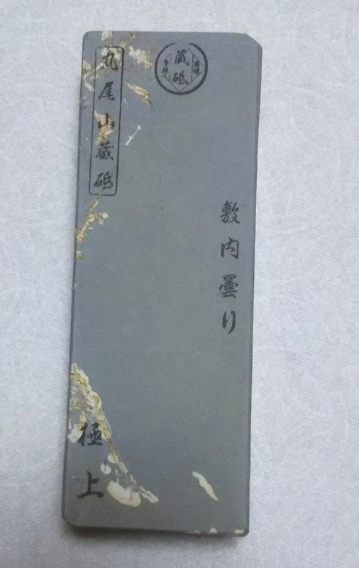 刀剣用菖蒲高山天井巣板蓮華(内曇り)1189g内曇り名倉オマケ付き 刀剣用菖蒲高山天井巣板蓮華(内曇り)1189g内曇り名倉オマケ付き