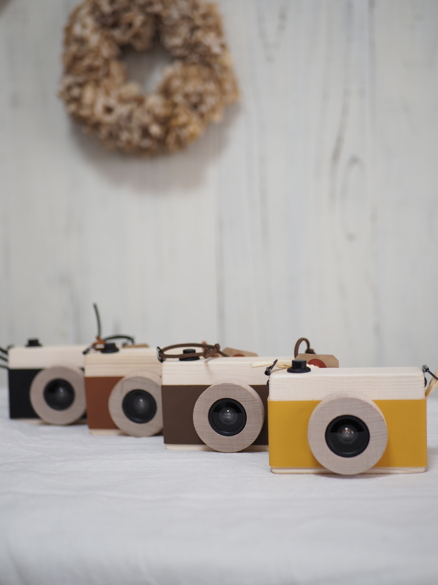 雑貨屋tocotoco おもちゃのレンズ付木のカメラ ニット生地の帽子 花雑貨 木工雑貨 布小物 ブローチなどナチュラル雑貨 雑貨屋tocotoco おもちゃのレンズ付木のカメラ ニット生地の帽子 花雑貨 木工雑貨 布小物 ブローチなどナチュラル雑貨