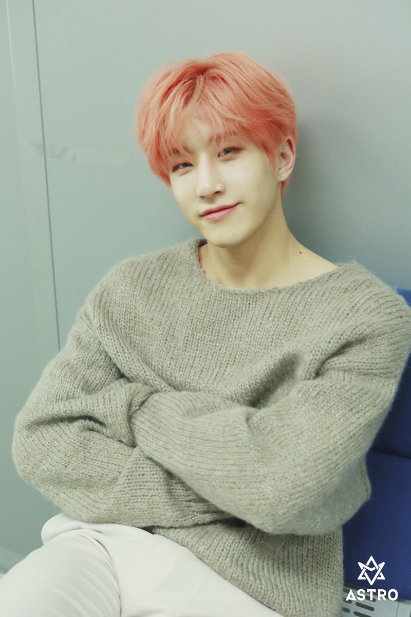Astro リーダー ジンジンこと パク ジヌの魅せるダンスの世界 君が笑うと泣きたくなる 推しは推せる時に推せ