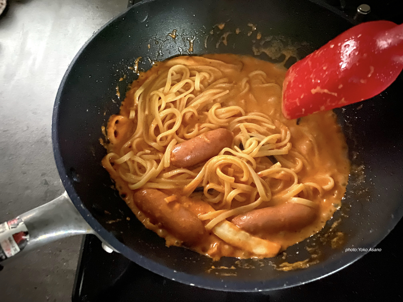 北野エースの生パスタとソースを作る画像