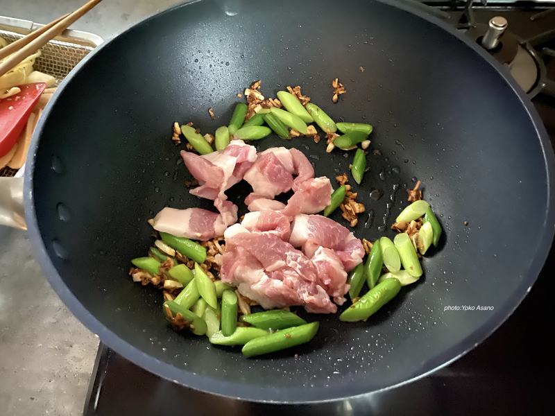 たけのことにんにくの芽で作るアジアン焼きそばの画像