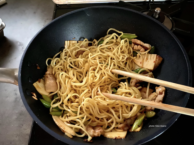 たけのことにんにくの芽で作るアジアン焼きそばの画像