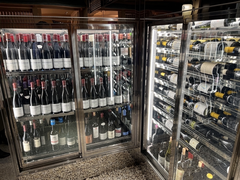 鮨 よしだの内観（ワインセラー）