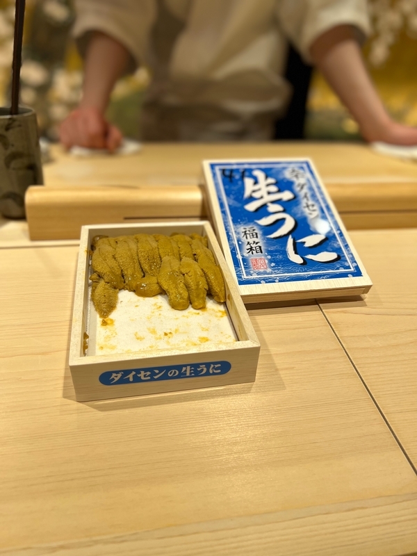 ウニの箱の画像