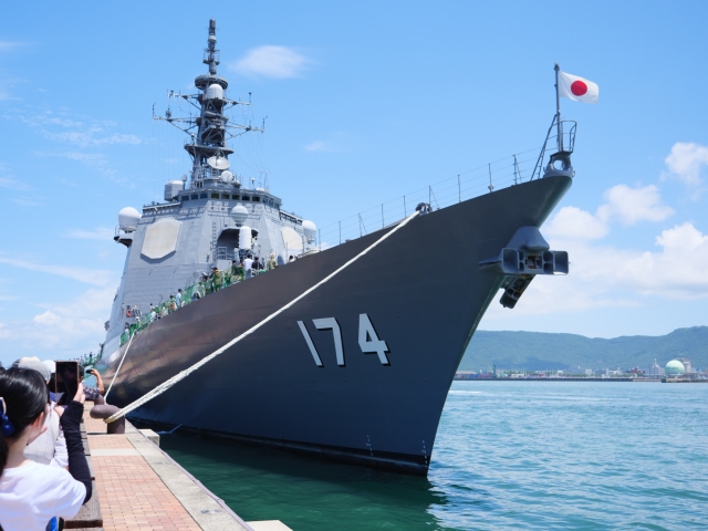海上自衛隊の船の画像