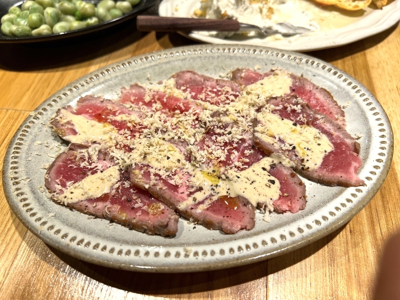 居酒屋ホドケバの人気メニュー、牛肉のタリアテッレの写真