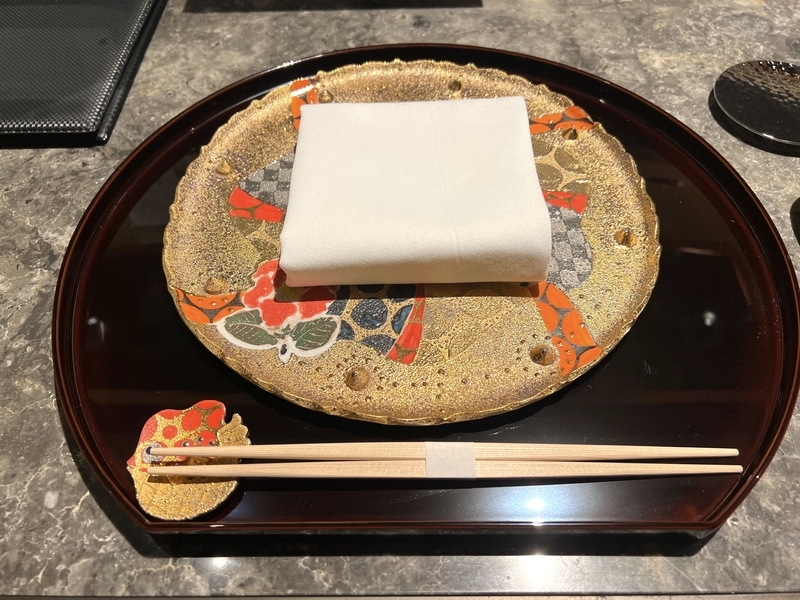 金箔の皿の画像