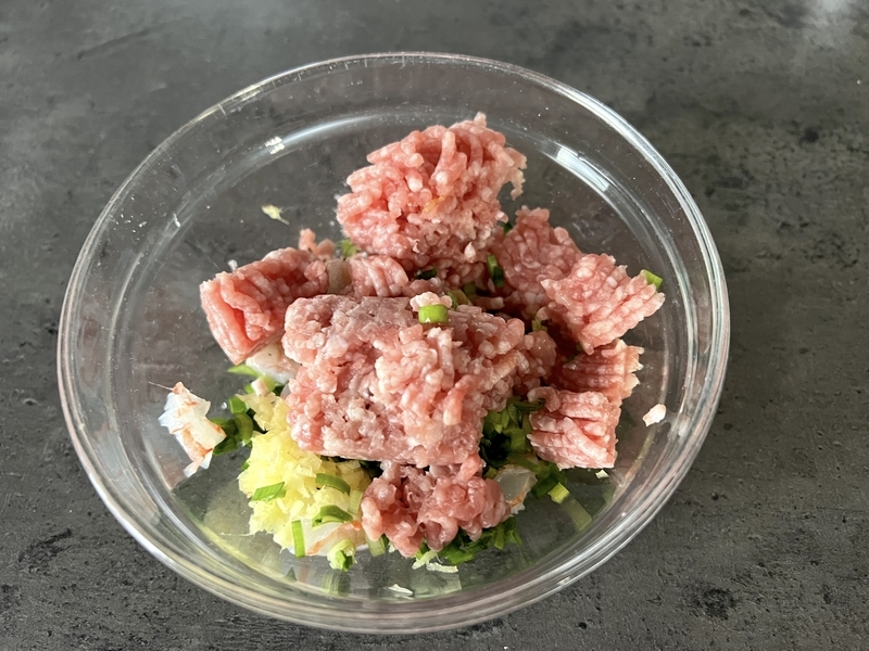 焼きニラまんじゅうのあんを作っている途中の画像
