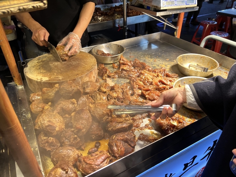 台湾の夜市の牛肉の煮込み専門店の画像