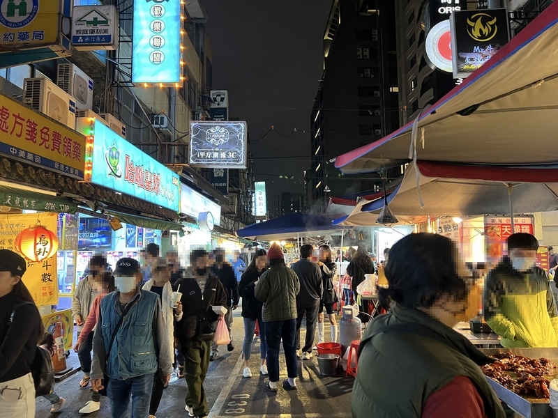 台湾の夜市の入り口の画像