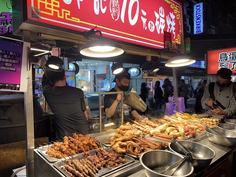 台湾の夜市の屋台の画像