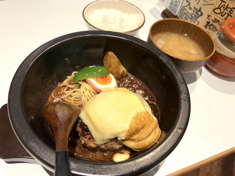 肉汁あふれるハンバーグと野菜もりもり、演出に感激「山本のハンバーグ