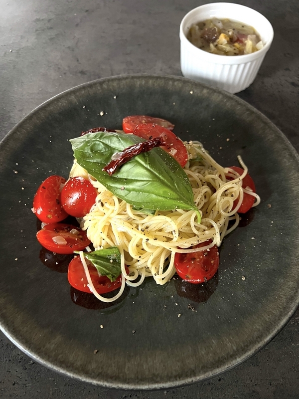 プチトマトとバジルの冷製パスタの画像