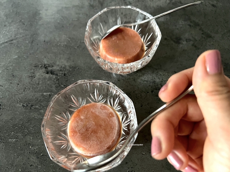 パイナップルとプラムのシャーベットの画像